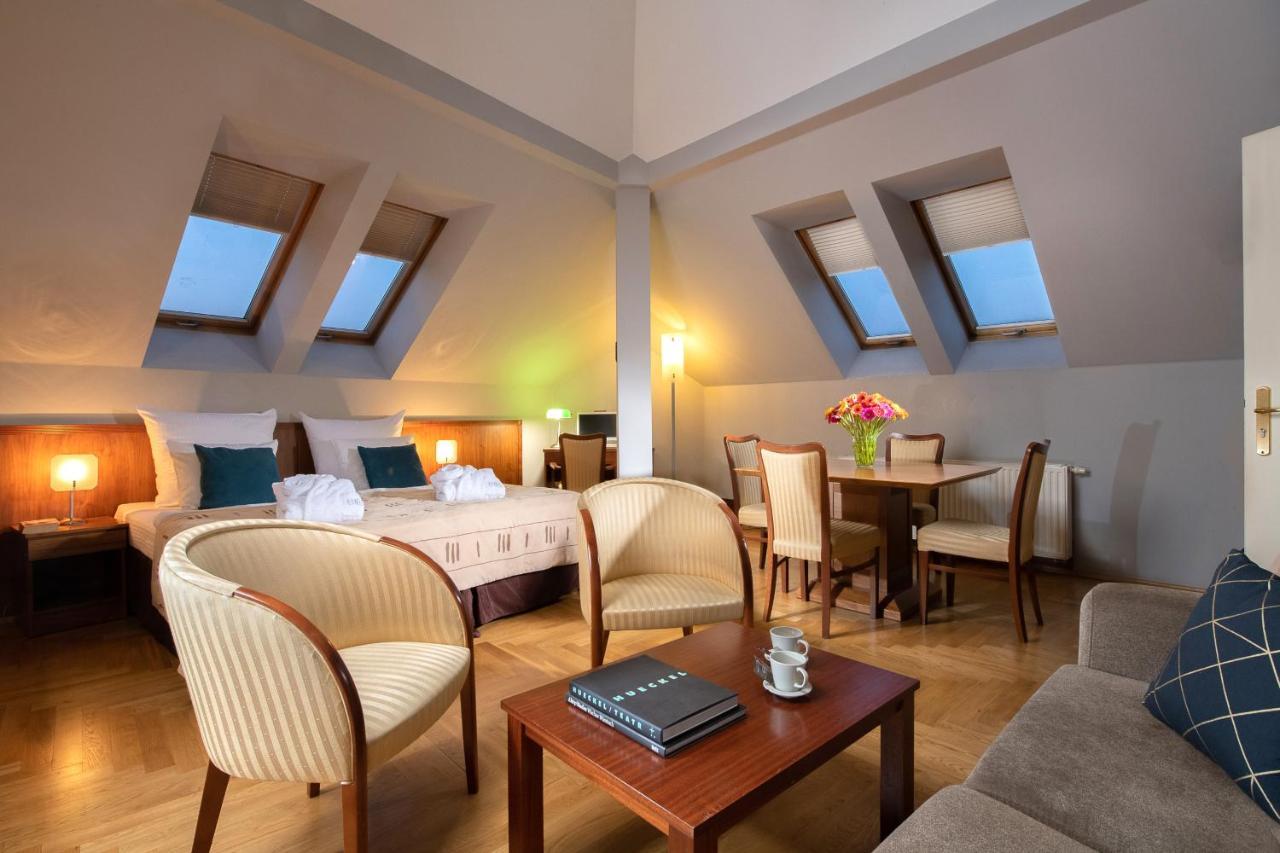 Deluxe Two-Level Apartment